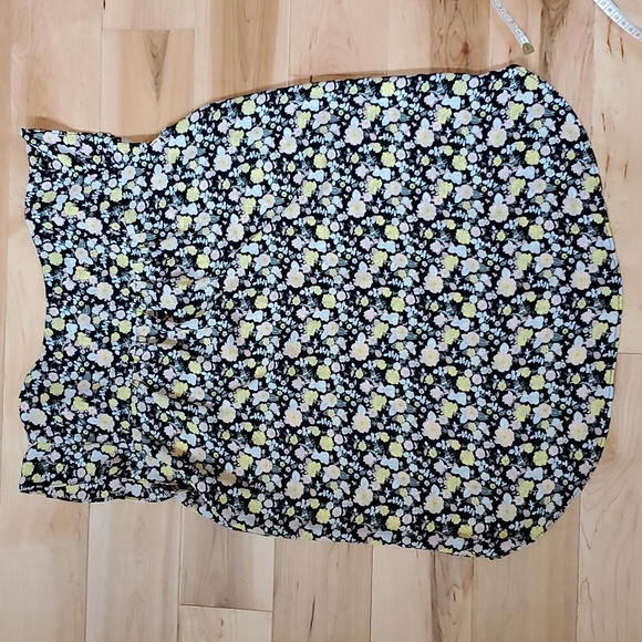 LOFT flutter sleeve floral blouse - Picture 6 of 8